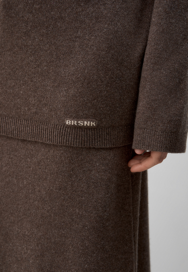 Джемпер с вырезом на спине