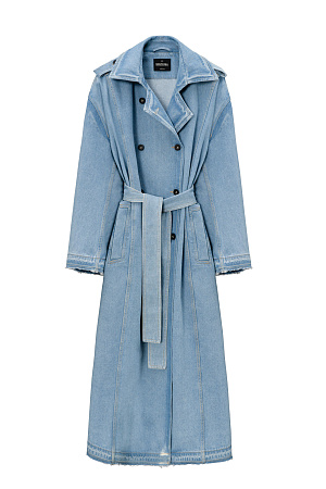 голубой Двубортный джинсовый oversize тренч на запах без подкладки с необработанными краями. Асимметричная отлетная кокетка, отложной воротник, паты на манжетах и широкий пояс из основного материала. Передние боковые карманы на пуговицах.