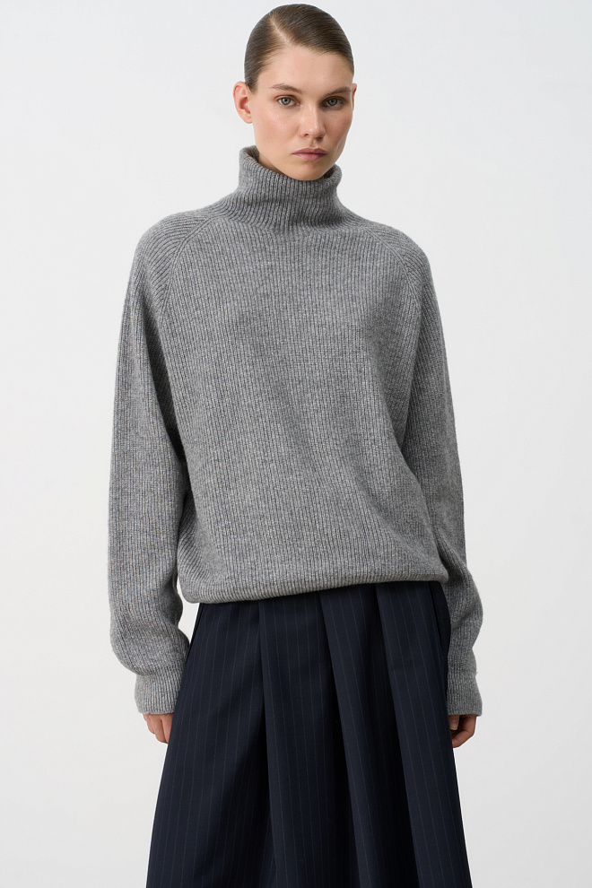 Трикотажный джемпер с воротником-стойкой 