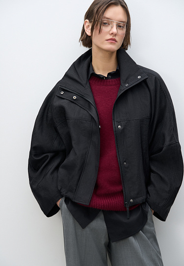 Бомбер с воротником-стойкой