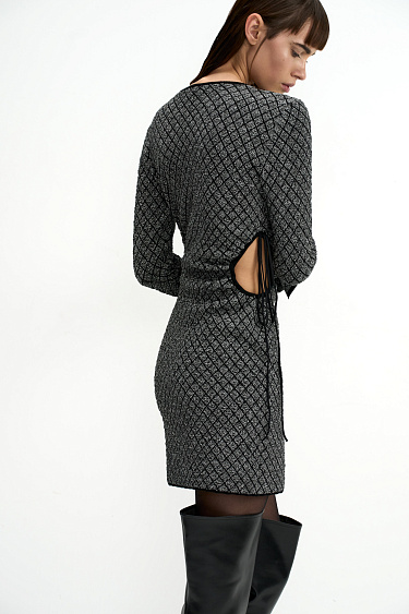 Платье с вырезом сбоку