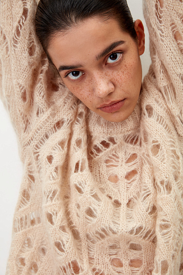 Ажурный джемпер из мохера и шерсти
