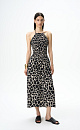 Принтованный сарафан из 100% вискозы на тонких бретелях. Верхняя часть платья выполнена на эластичной резинке. Модель с боковыми карманами.