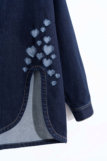 Джинсовая рубашка с сердечками