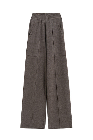 коричневый Трикотажные брюки в основе из шерсти мериноса. Модель свободного силуэта со стрелками, боковыми карманами и эластичным поясом. Дополнить образ можно комплектными жилетом и бомбером.