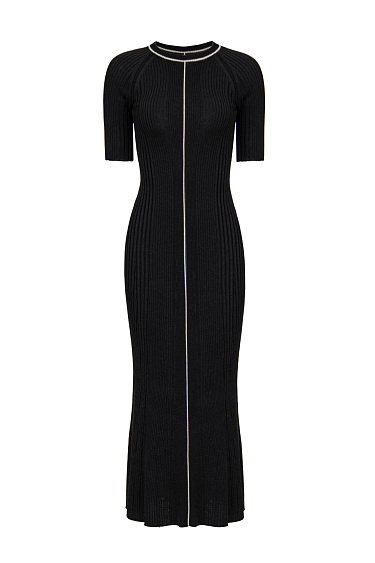Длинное трикотажное платье в рубчик 
