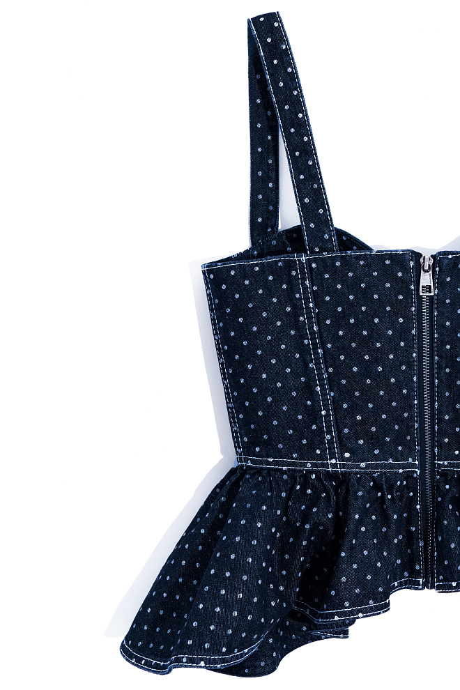 Джинсовый топ с баской в горох