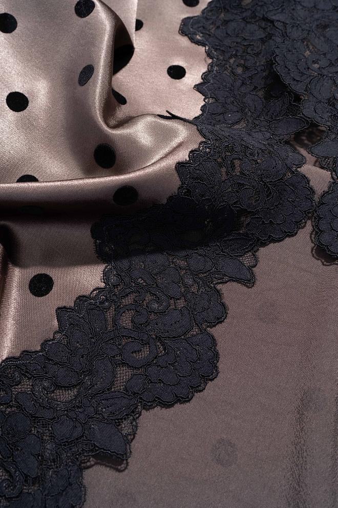 Атласное платье-комбинация в горох