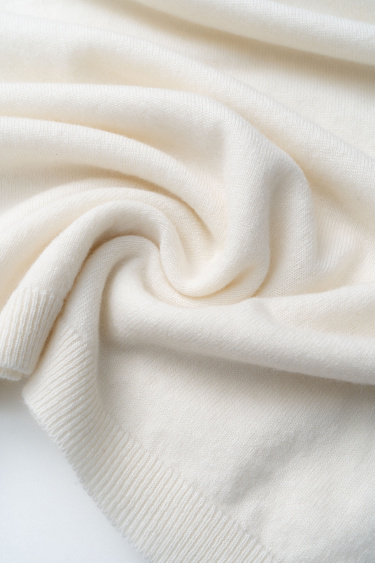 Трикотажный жилет с высоким воротом