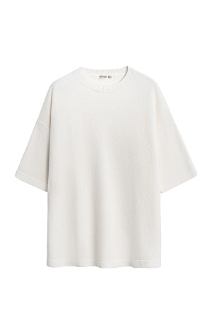 белый Трикотажная футболка из шерсти с добавлением кашемира. Модель свободного силуэта со спущенной линией плеча и круглой горловиной.