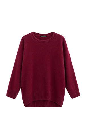 бордовый Трикотажный джемпер из пуха лисы и шелка. Модель свободного силуэта со спущенной линией плеч и круглым вырезом горловины. Края изделия выполнены в рубчик.