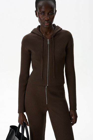 Трикотажный бомбер с капюшоном 