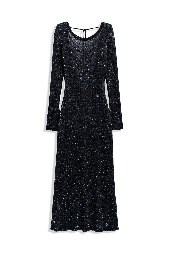 Платье с пайетками и открытой спиной