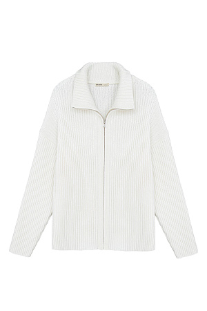 белый Трикотажный кардиган из смесовой шерсти с добавлением кашемира в рубчик. Модель с длинным рукавом и воротником-стойкой. Застежка на молнию. 