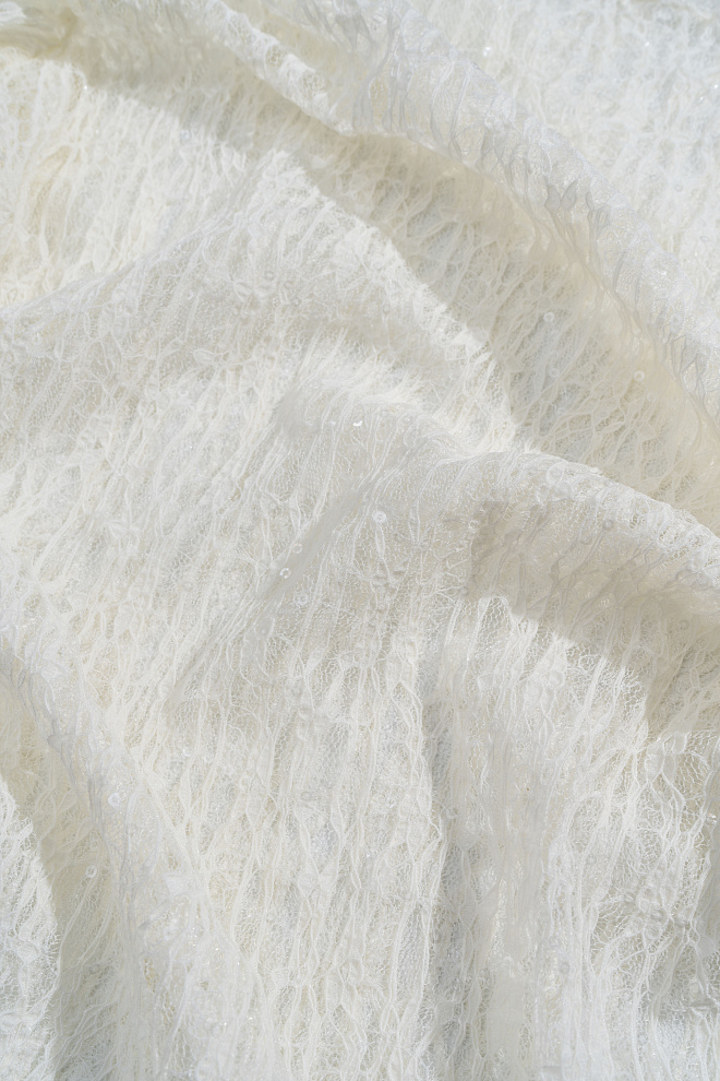 Кружевной лонгслив с пайетками