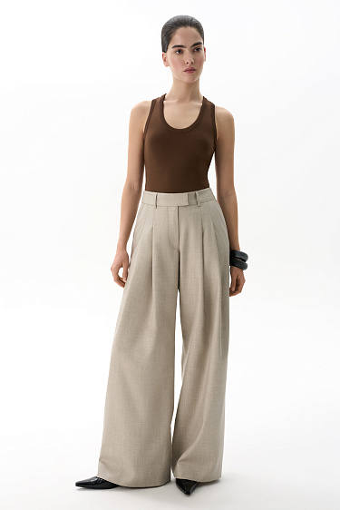 Топ с глубокой проймой