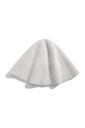 бежевый Трикотажная панама в рубчик из пуха лисы.