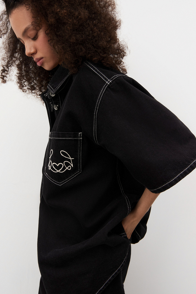 Джинсовая рубашка с вышивкой