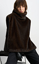 Жилет из экомеха с воротником-стойкой и карманом-кенгуру. Модель фиксируется по бокам на кнопки. Изделие выполнено на подкладке.