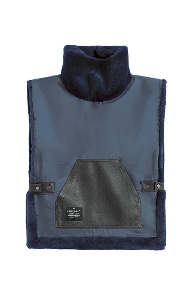 Жилет из экомеха с воротником-стойкой