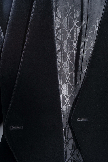 Бархатный жакет с объемными рукавами