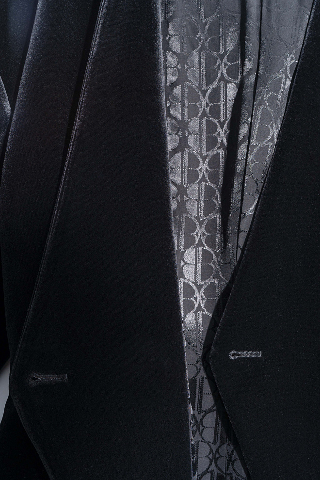 Бархатный жакет с объемными рукавами