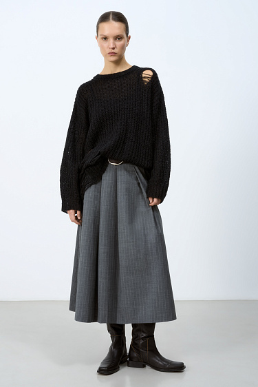 Джемпер с разрезами в стиле гранж