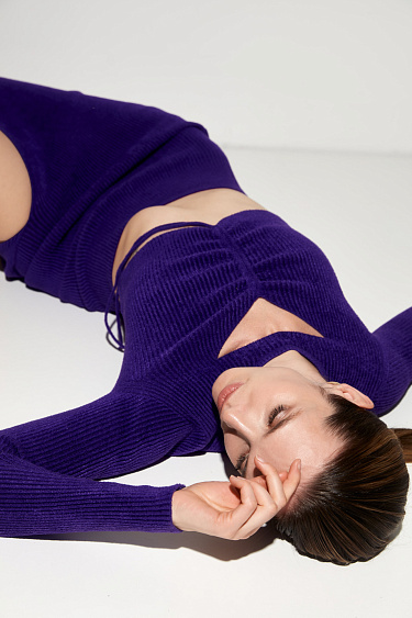 Топ из вискозы с вырезом