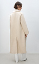 Двубортное шерстяное пальто свободного силуэта с английским воротником, боковыми карманами и застежкой на пуговицы.