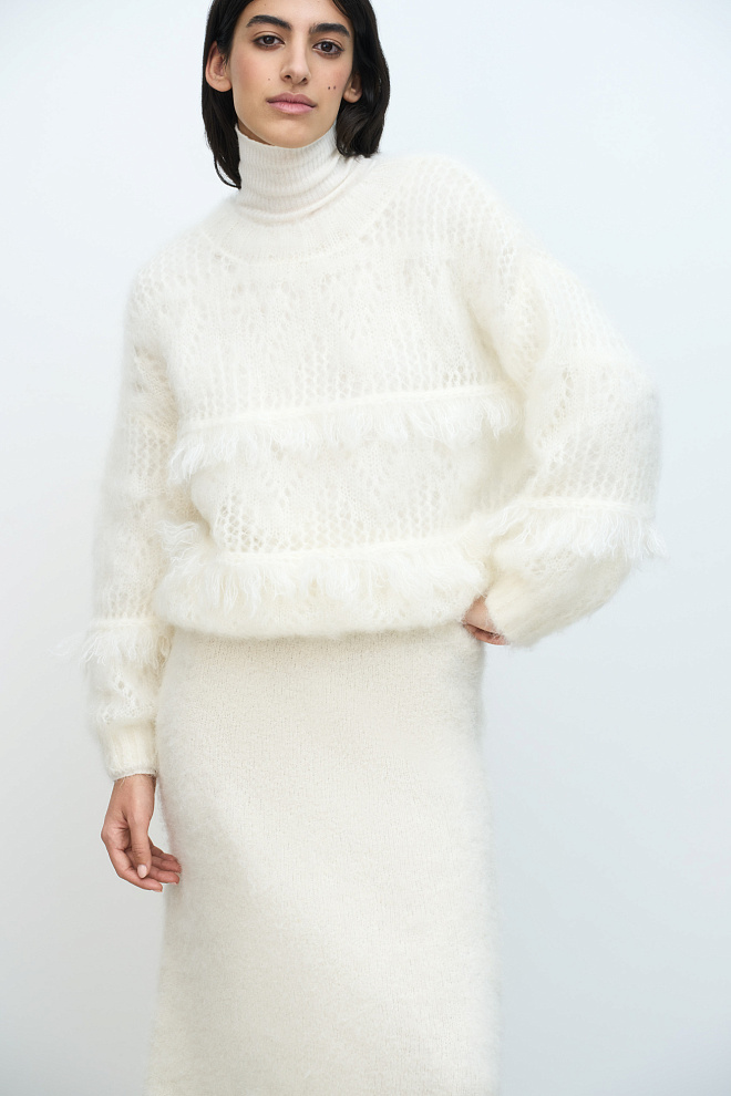 Ажурный джемпер с бахромой из кид мохера