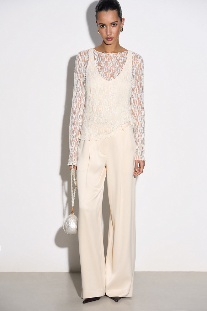 Кружевной лонгслив с пайетками