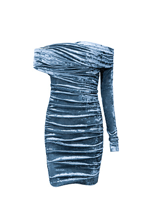голубой Платье из велюра длины мини. Модель приталенного силуэта, с открытой линией плеч и одним рукавом. Изделие декорировано драпировкой. Благодаря необычной текстуре ткани достигается эффект перелива цвета.