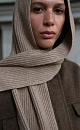 Трикотажный шарф-капюшон - функциональный аксессуар из смесовой шерсти с добавлением кашемира. 