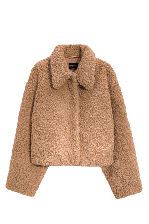 коричневый коричневый Объемная шуба из экомеха на синтепоне. Модель прямого кроя со спущенной линией плеча и отложным воротником. Застежка на скрытые кнопки под планкой.