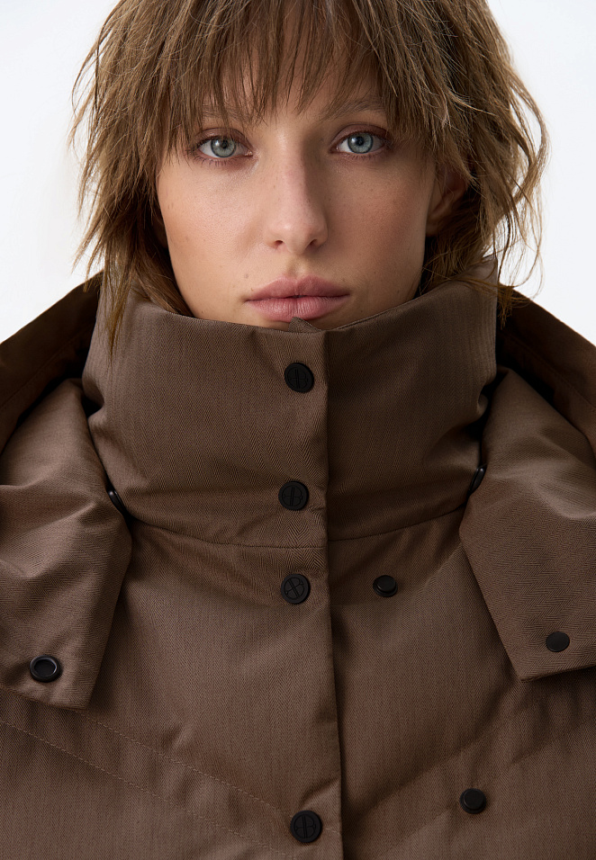 Укороченный жилет на пуху