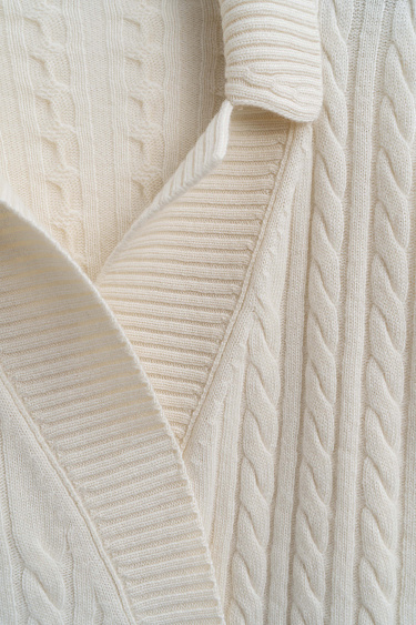 Кардиган с объемными косами