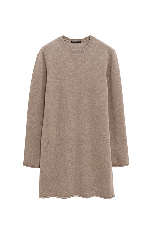 бежевый Трикотажное платье длины мини из шерсти с добавлением кашемира. Модель свободного силуэта с длинными рукавами, круглым вырезом горловины и валиком по низу изделия. 