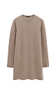 Трикотажное платье длины мини из шерсти с добавлением кашемира. Модель свободного силуэта с длинными рукавами, круглым вырезом горловины и валиком по низу изделия.