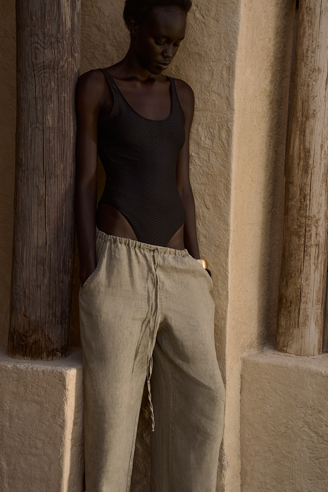 Купальник с U-образным вырезом