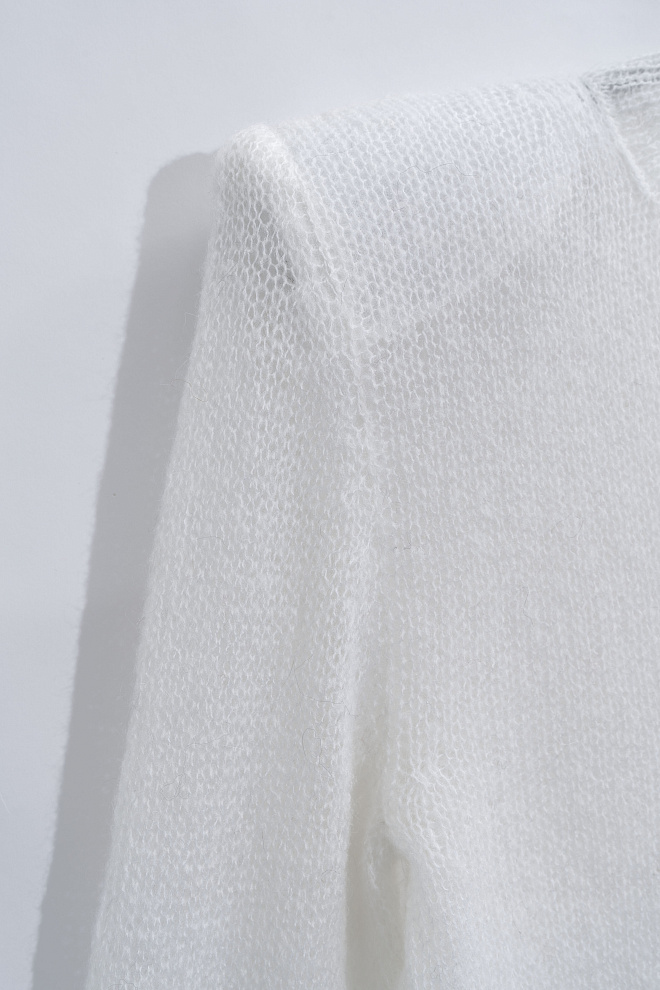 Мохеровый джемпер с плечиками