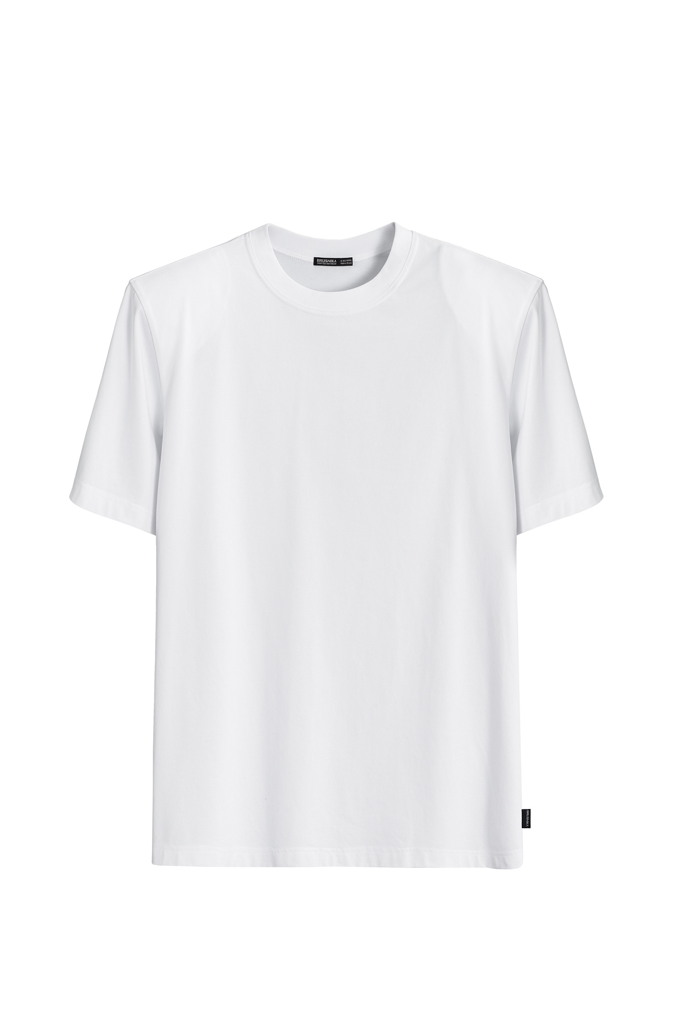 Футболка из 100% хлопка. Модель с подплечниками, короткими рукавами и круглым вырезом горловины.