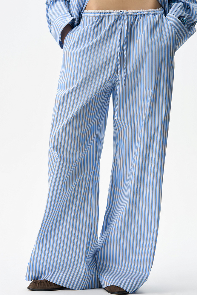 Брюки в пижамном стиле