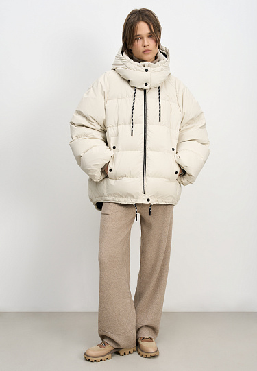Объемный пуховик с капюшоном