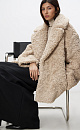 Двубортная шуба из искусственного меха с английским воротником. Изделие декорировано шлевками и тонким поясом из экокожи. Модель на подкладке.