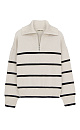 Трикотажный джемпер из 100% хлопка в полоску. Модель свободного силуэта со спущенной линией плеча и воротником-стойкой на молнии.