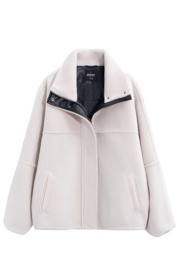 Шуба из экомеха с воротником-стойкой