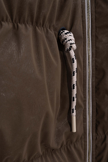 Объемный пуховик с эффектом замши