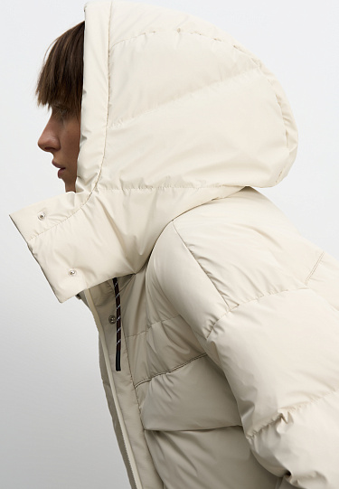 Объемный пуховик с большими карманами