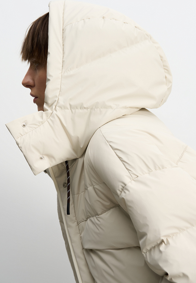 Объемный пуховик с большими карманами