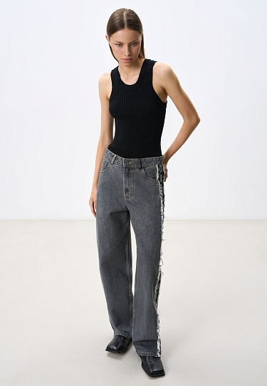 Джинсы с деталями из экокожи